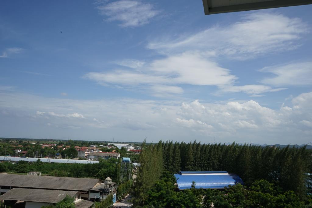 Tai-Shan Suites Ratchaburi Dış mekan fotoğraf
